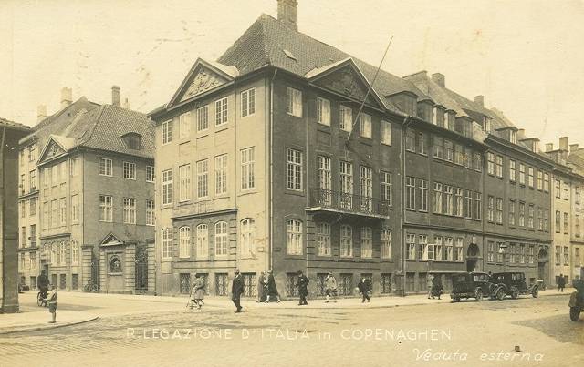 Amaliegade - Den italienske ambassade på hjørnet af Amaliegade og Sankt Annæ Plads - postkort fra ca 1910