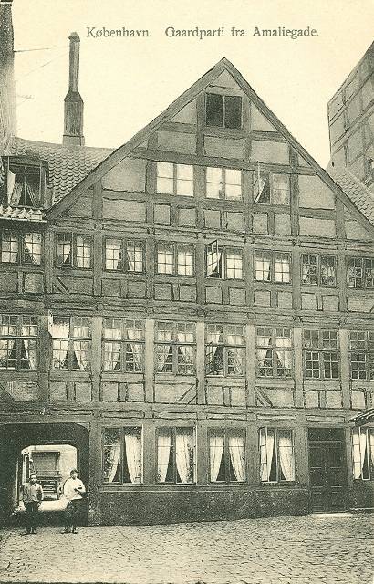 Amaliegade - Gårdparti fra Amaliegade - postkort fra ca 1915