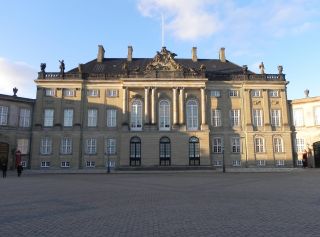 Amalienborg Slotsplads 5-7-7a-k - lille - tv