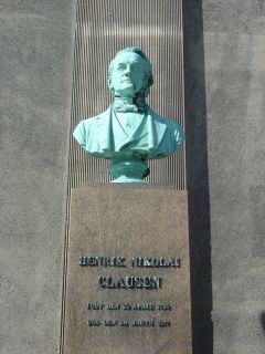 Clausen, H. N. - buste på Frue Plads
