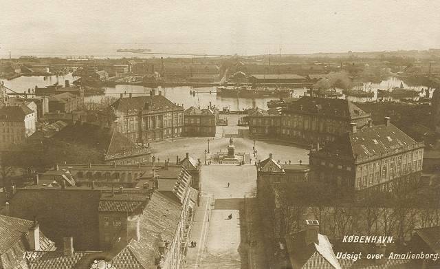 frederiksgade-postkort-med-udsigt-over-amalienborg-udgivet-af-phillipson