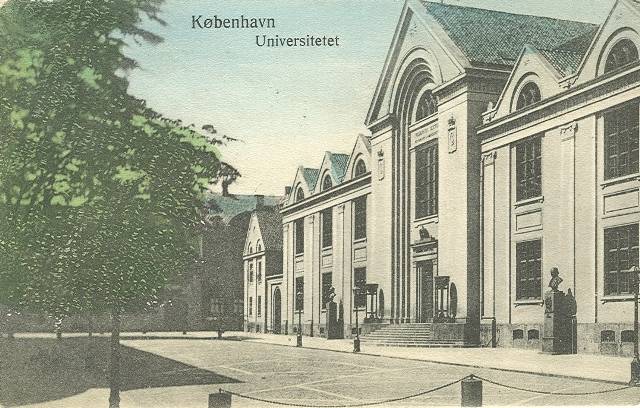 Frue Plads - postkort med Frue Plads og universitetsbygningen med Nørregade i baggrunden