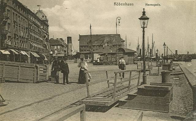 havnegade-postkort-af-ukendt-taet-ved-nyhavn-ca-1915