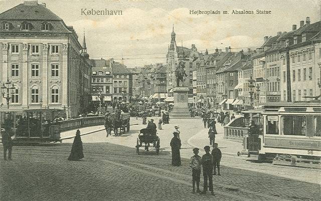 hoejbro-plads-postkort-set-fra-slotspladsen-ca-1905