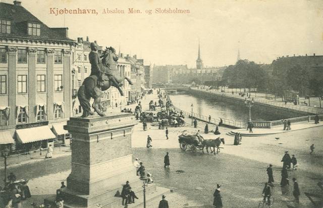 hoejbro-plads-postkort-set-mod-boersen-ca-1910