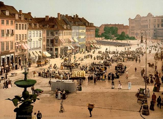 hoejbro-plads-set-fra-amagertorv-billede-mellem-1890-og-1900