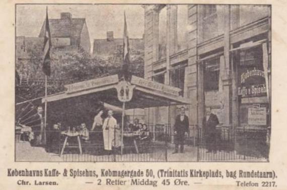 Købmagergade 50-50a-f - Pilestræde 65 - 13 - Herligt postkort fra ca.1920 - udendørsserveringen foregik som det se på Trinitatis Kirkeplads