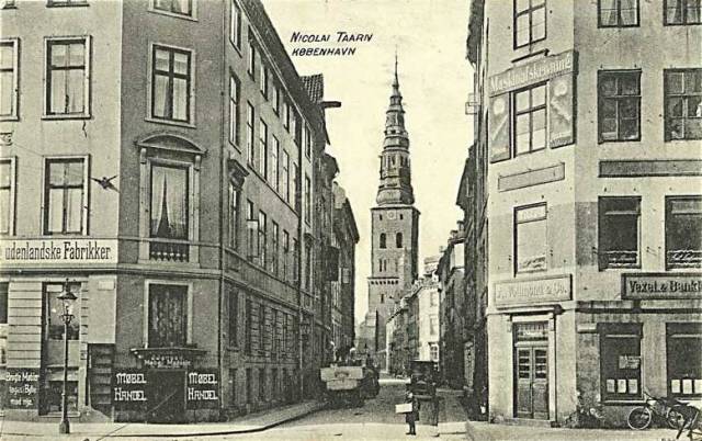 lille-kirkestraede-postkort-nr-983-set-fra-hoejbro-plads-ca-1915