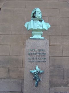 Martensen, Hans Lassen - buste på Frue Plads