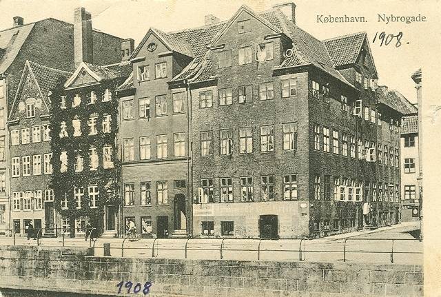 nybrogade-husraekken-nybrogade-14-22-postkort-fra-1908
