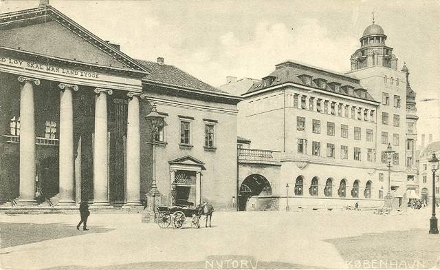 nytorv-postkort-med-domhuset-og-frederiksberggade-afsendt-i-1917