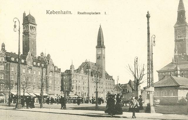 raadhuspladsen-postkort-nr-105-med-palads-politiken-raadhus-ca-1910