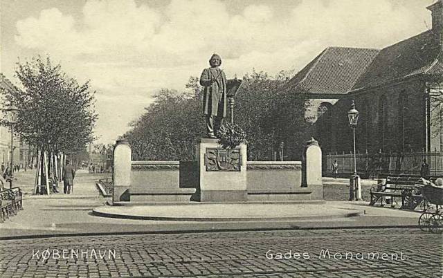 sankt-annae-plads-postkort-med-monument-over-niels-w-gade-ca-1915